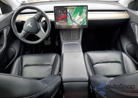 2021 Tesla Model Y z USA, uszkodzony, nr VIN 5YJYGAEE6MF243196